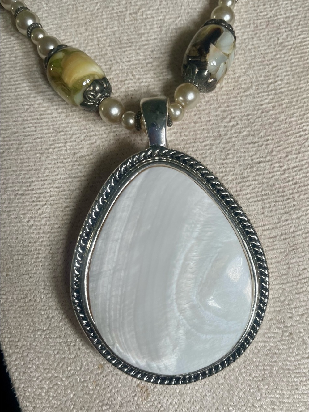 Vintage Pearl and Shell Bead Necklace with New RMN Mother of Pearl Pendant - Picture 3 of 8
